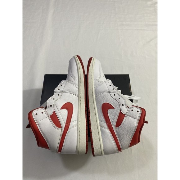 Athletic_Shoes